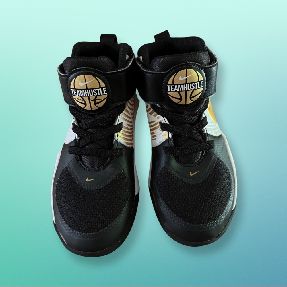 *SOLD* Nike BOYS' NIKE LITTLE KID TEAM HUSTLE D9 BASKETBALL SHOES